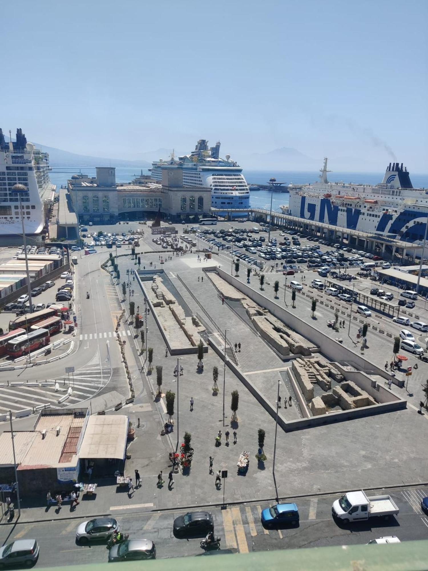 Apartamento La Casa Sulla Nuvola Duomo Centro Storico Di Napoli Exterior foto